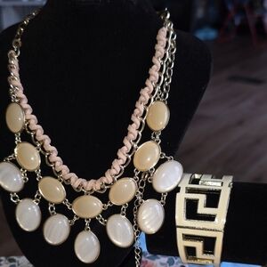 Elegant Gold and Cream Necklace